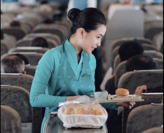 Hàng không hồi phục, Vietnam Airlines thông báo tuyển dụng thêm 500 tiếp viên - Ảnh 1.