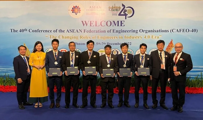 Thêm 64 kỹ sư EVNHCMC nhận chứng chỉ ASEAN - Ảnh 1.