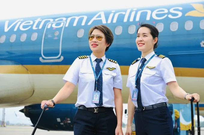 Vietnam Airlines trả thêm lương cho phi công người Việt - Ảnh 1.