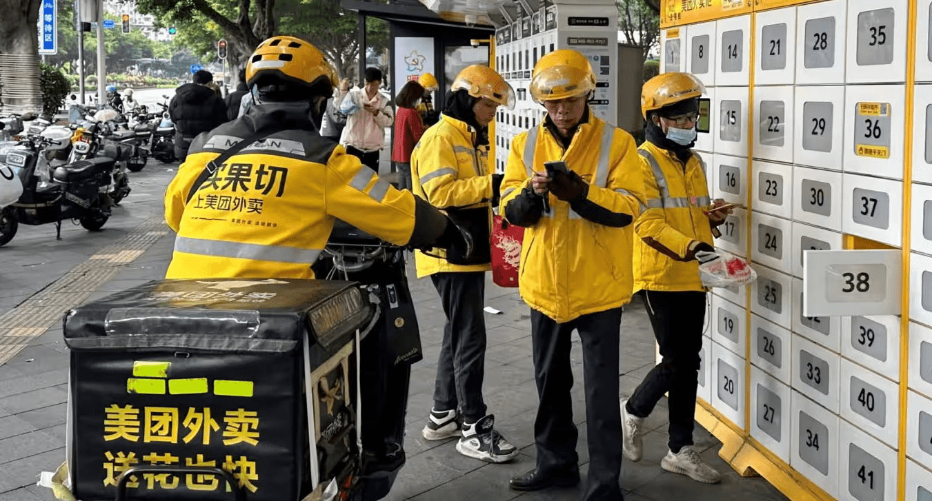 ‘Tôi chỉ được nghỉ 2 ngày/tháng, lương thậm chí còn thấp hơn công nhân nhà máy’: Lời than vãn của người Trung Quốc về ‘góc khuất’ nghề nghiệp đang 'cực hot' hiện nay - Ảnh 2.